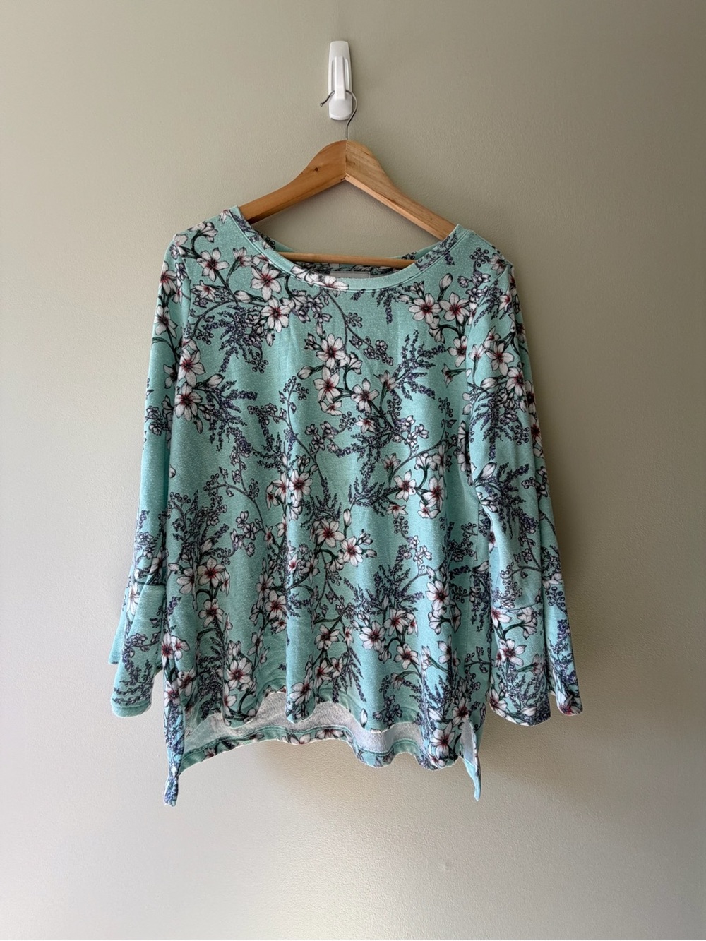 Liz Claiborne Light Blue Floral Long Sleeve Top - Picture 6 of 6
